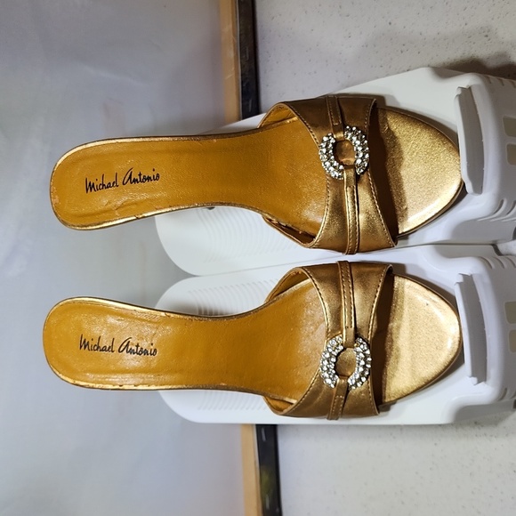 Michael Antonio Gold Sandals - Picture 1 of 13